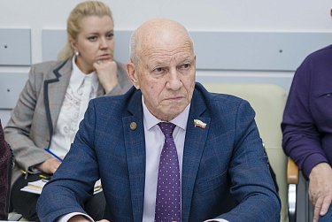 Депутаты взяли шефство над семьями погибших участников СВО